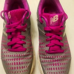 New Balance Women's Size 10 Athletic Shoes W775GP1 Silver and Pink.